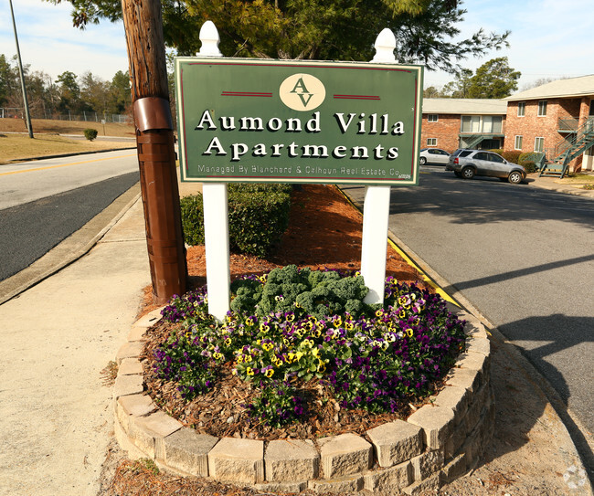 Building Photo - Aumond Villa