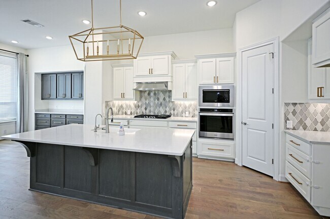 Building Photo - 1438 Oaklawn Dr