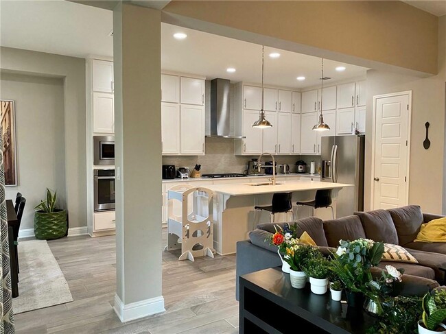 Building Photo - 402 Parkwest Cove