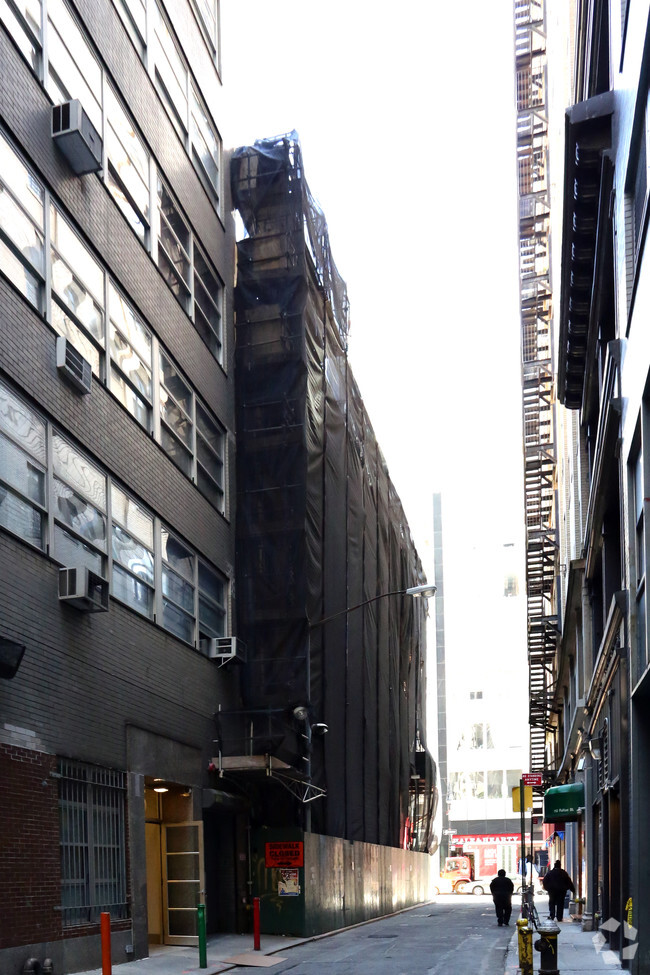Foto del edificio - 112 Fulton St