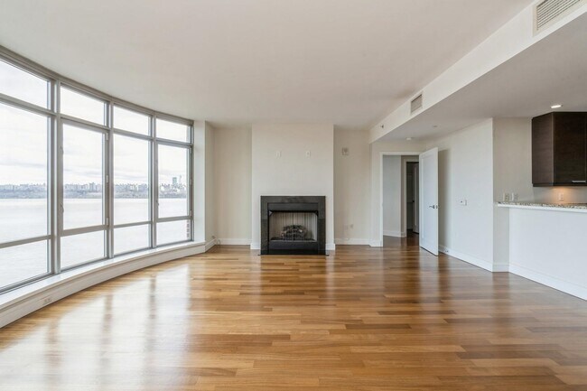 Foto del edificio - 8100 River Rd