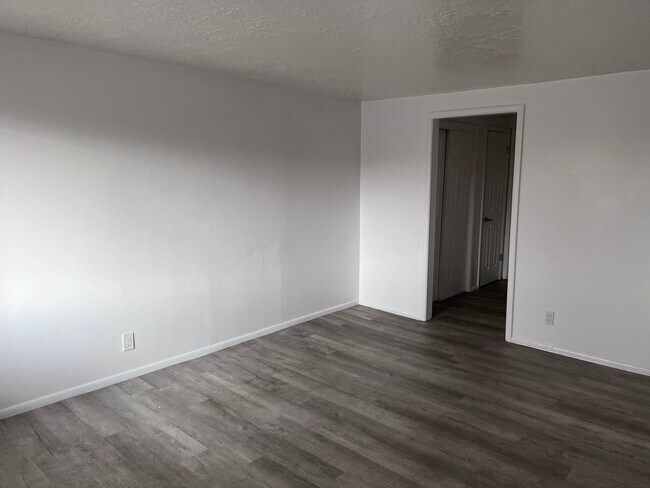 Building Photo - 938 W 300 S