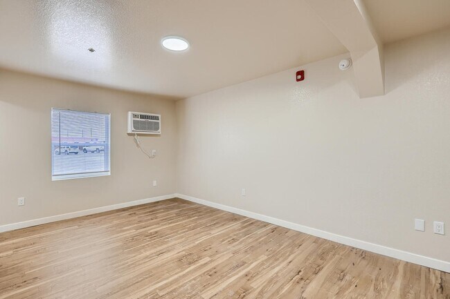 Foto del edificio - 1391 Carr St