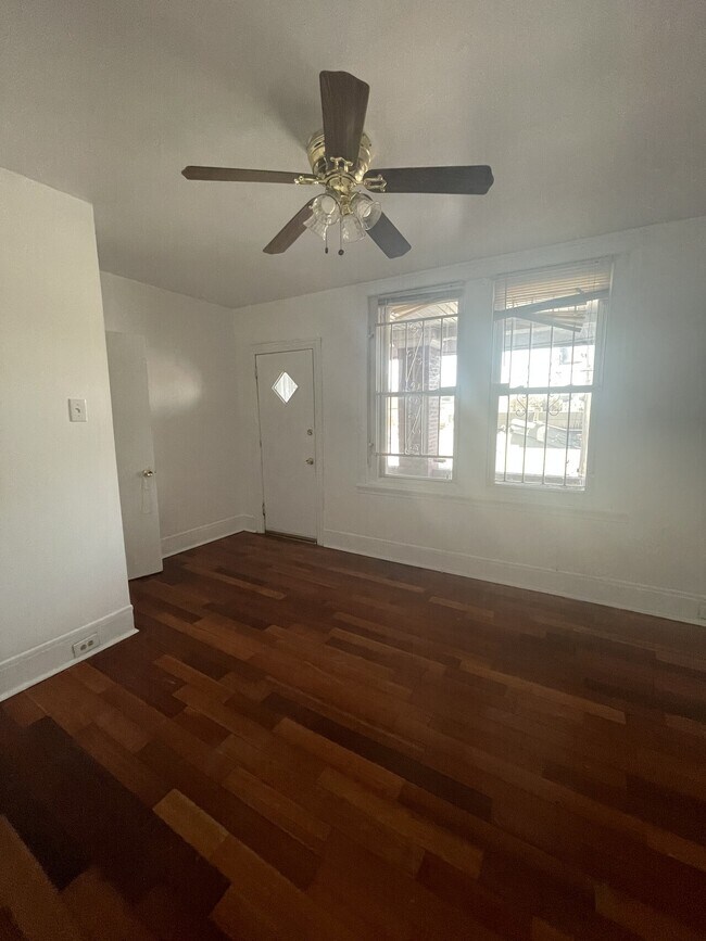 Foto del edificio - 4834 Samson St