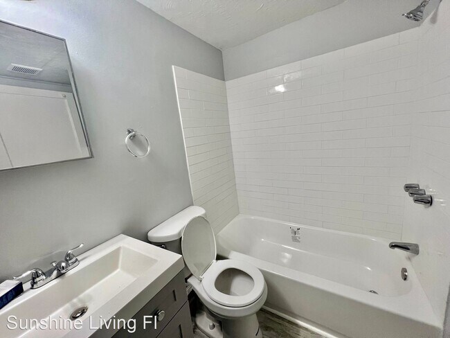 Building Photo - 3 br, 2 bath House - 5637 Dunmire Ave