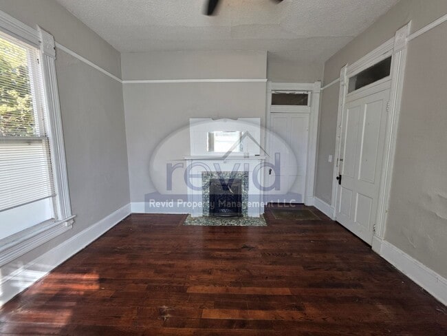 Building Photo - Move In Special! Half off First Months Rent!