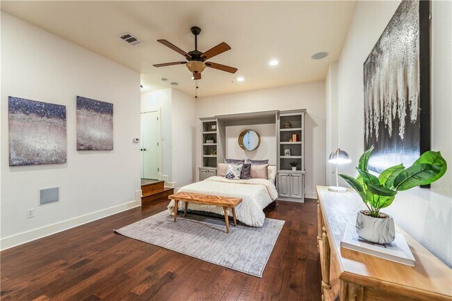 Building Photo - 1529 Barton Springs Rd