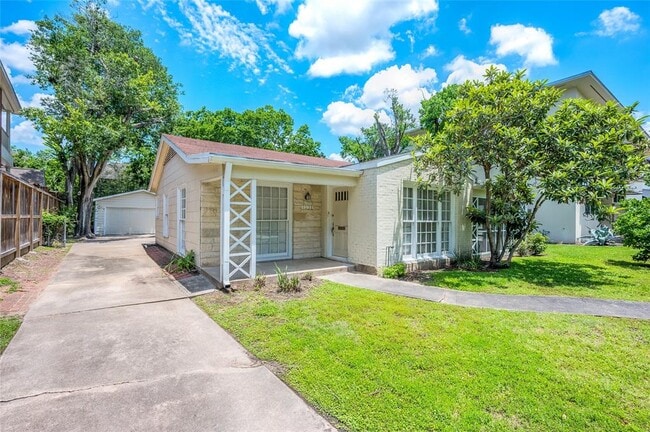 Building Photo - 4038 Blue Bonnet Blvd
