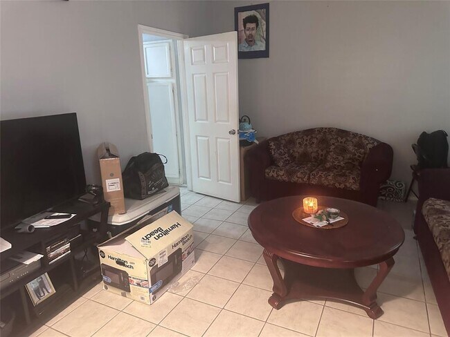 Foto del edificio - 11136 Village Bend Ln