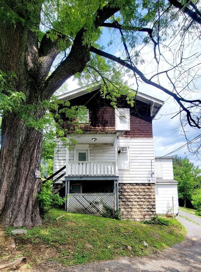 Building Photo - 5 Bed/2 Bath House Near WVU Main Campus - Available 08/05/2026