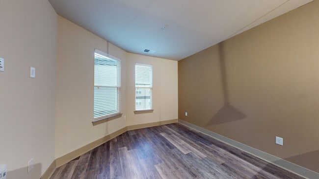 Interior Photo - Domain College Park