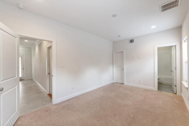 Building Photo - 1525 Johnson St