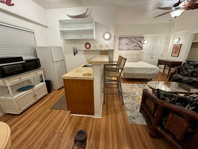 Foto del edificio - 4695 Aliomanu Rd