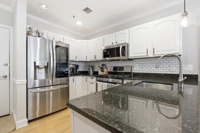 Building Photo - 501 9th St