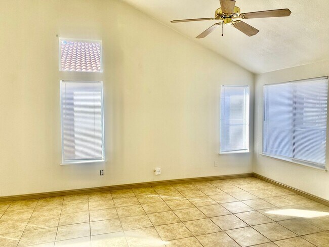 Building Photo - Great 3/2 bath home in Northwest Fresno