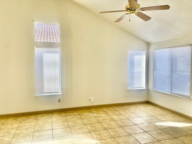 Building Photo - Northwest Fresno 3/2