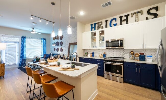 Up to 6 Weeks Free + Luxury Living Awaits! - Up to 6 Weeks Free + Luxury Living Awaits! Apartment