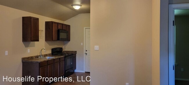 Building Photo - 2 br, 1 bath House - 710 West 69th