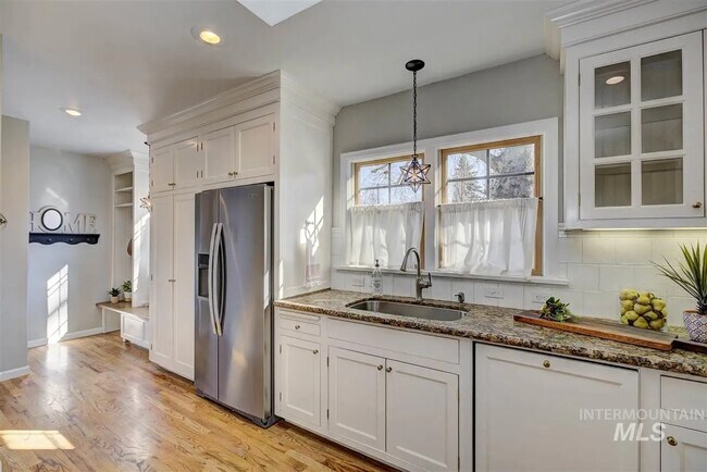 Kitchn - 1700 N Harrison Blvd
