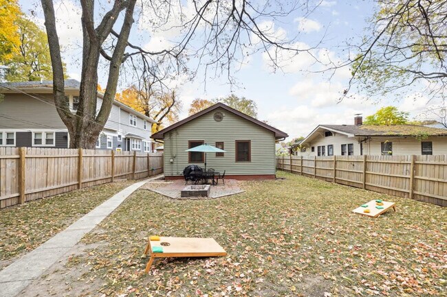 Foto del edificio - 4452 Carrollton Ave