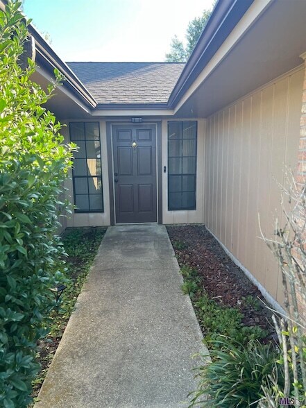 Foto del edificio - 211 Chantilly Dr