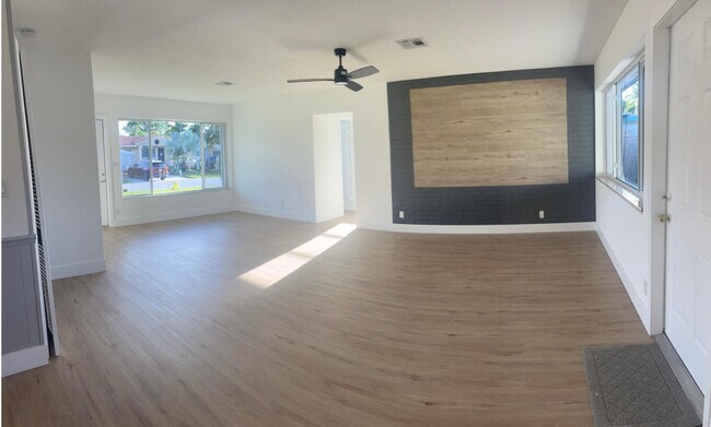 Foto del edificio - 640 NE 23rd Ct