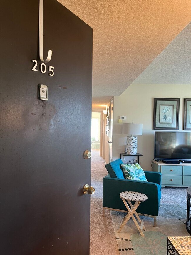 Foto del edificio - Furnished Condo with Water Views