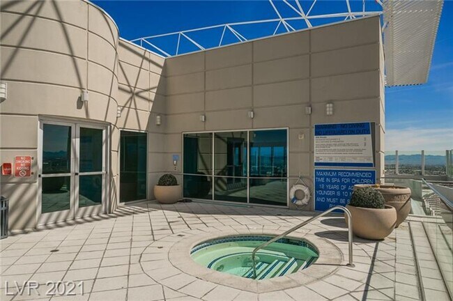Foto del edificio - Sky-High Style in the Arts District – Loft Living at Newport