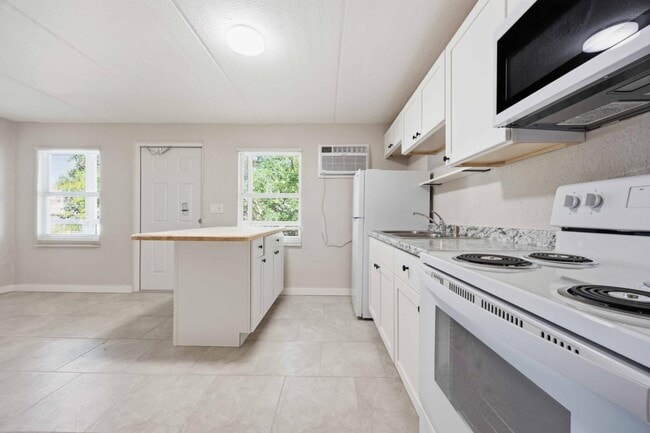 Building Photo - 421 Grapefruit Ave
