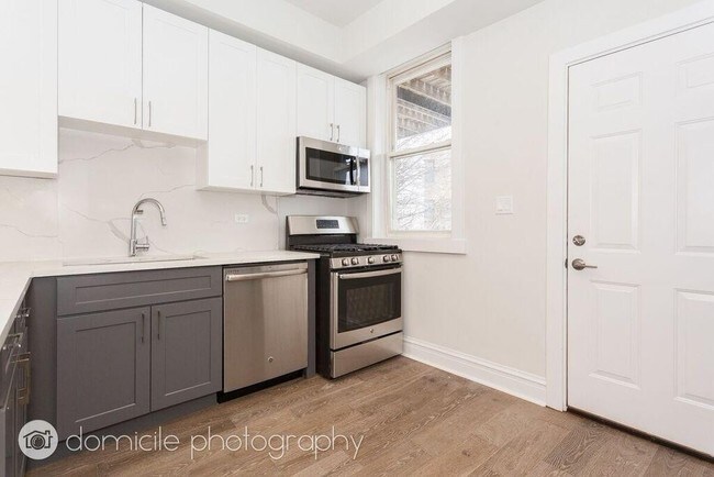 Foto del edificio - 2535-2537 N California Ave