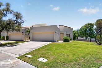 Building Photo - 2441 E Rancho Dr