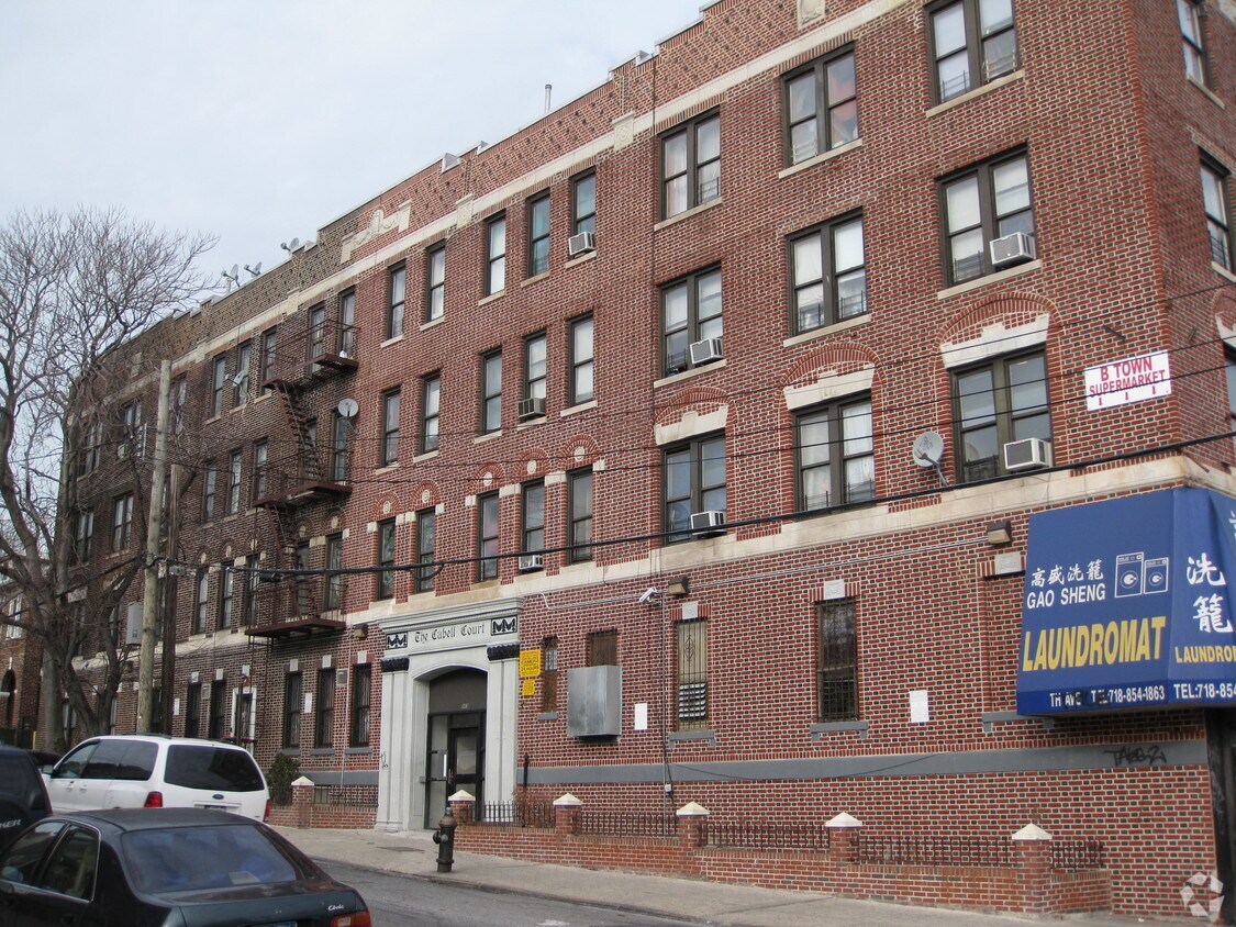 El Cabell Court - The Cabell Court