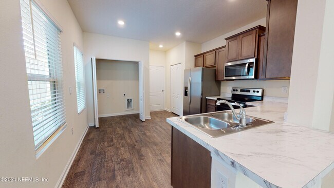 Building Photo - 270 Aralia Ln