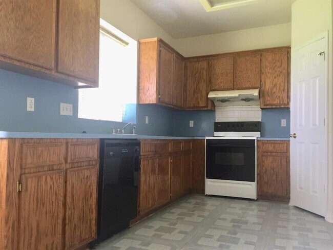 Building Photo - 4734 Sunshine Dr