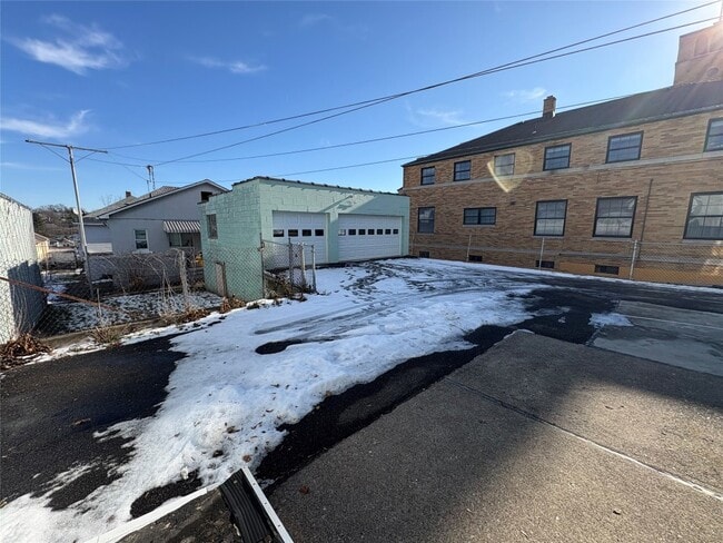 Building Photo - 308 Odell Ave