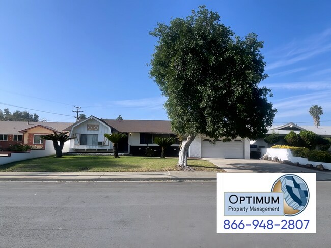 Foto del edificio - Summer-Ready Pool Home in Pomona
