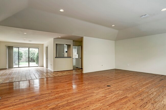 Building Photo - 15614 Whitewater Ln