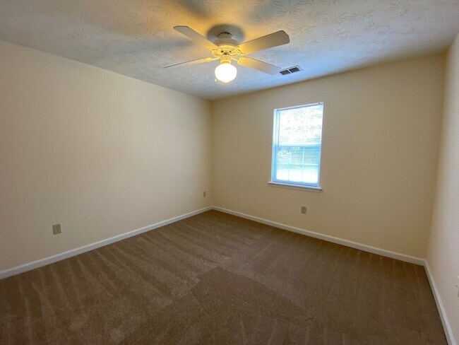 Foto del edificio - PRE LEASING AUGUST 2025!