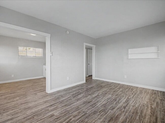 Building Photo - 2122 N Forgeus Ave