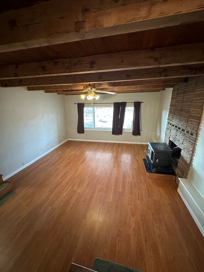 Building Photo - 3 BEDROOM, 2 BATHROOM, RURAL PROPERTY ON O...