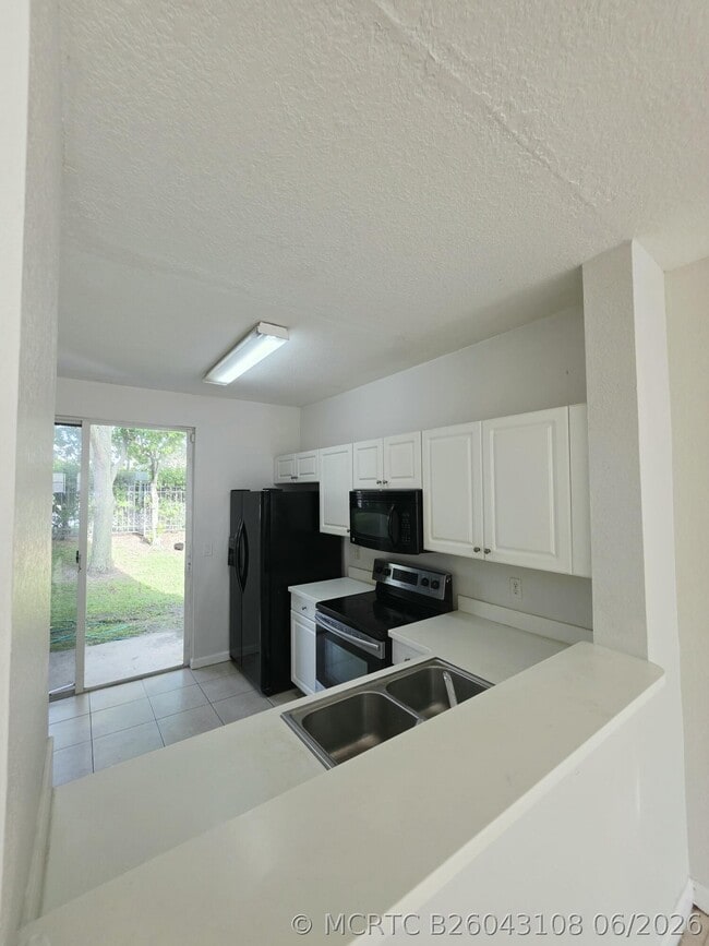 Building Photo - 4154 Napoli Lake Dr