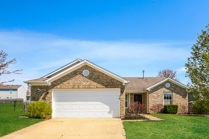Primary Photo - Lovely 3 Bedroom
