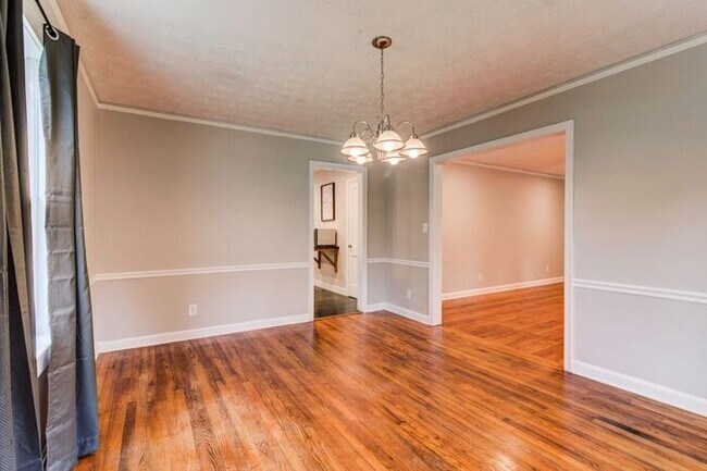 Foto del edificio - 1617 Columbia Circle