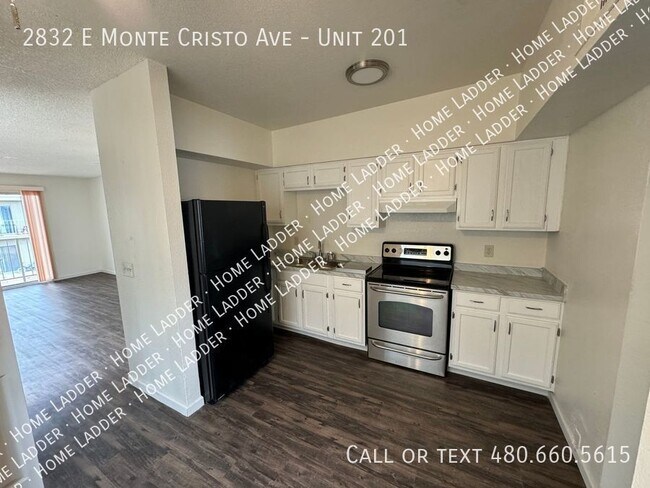 Foto del edificio - 2832 E Monte Cristo Ave - Unit 201 - Palom...