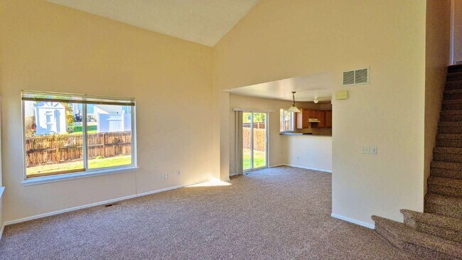 Foto del edificio - Great Home In Sterling Hills, Close to Buckley Space Force Base! 3 Bed 2 Bath 2 Car Garage!