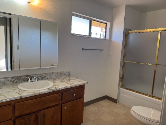 Building Photo - 121 Yorkshire Ct