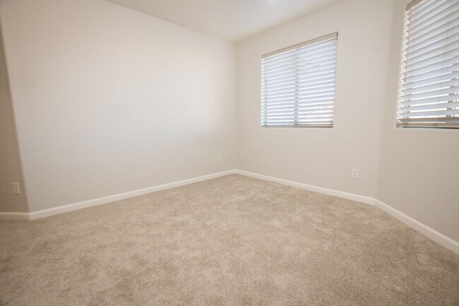 Foto del edificio - 4 Bedroom, 2 Bath, Split Floor Plan, 2 Car...