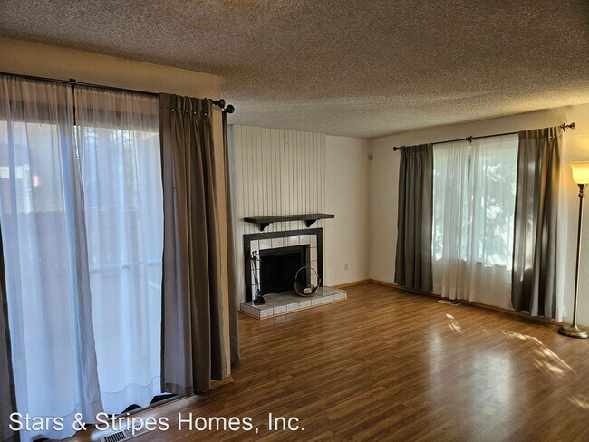 Building Photo - 3 br, 1.5 bath House - 16390 E Radcliff Pl...