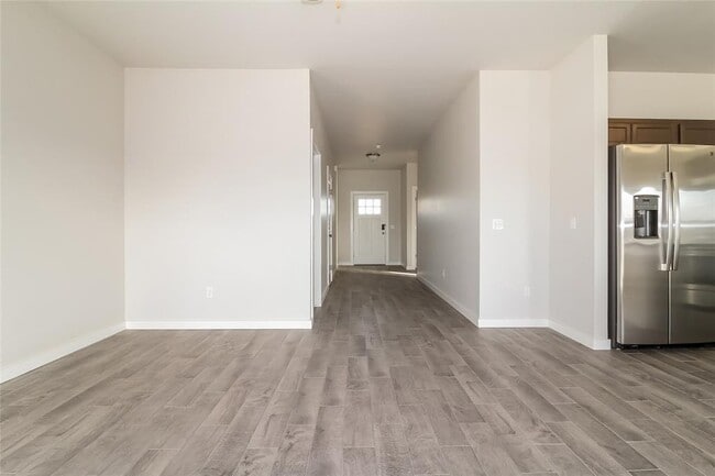 Building Photo - 1201 Lakeview Dr