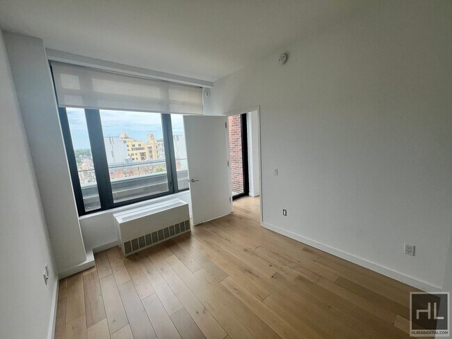 Foto del edificio - Northern Blvd | Flushing | 2BR/1BA w/Private Terrace, W/D & NO Broker's Fees!
